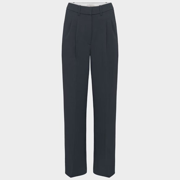 Aritzia The Effortless Pant™ Curve-Fit Crepette - Picture 4 of 7
